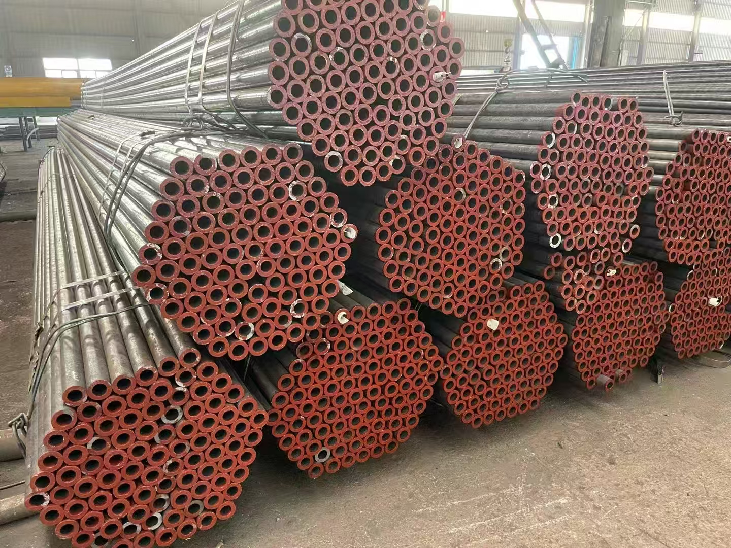 Pinakamabentang 12m Carbon Steel Seamless Pipe para sa Drill Oil API Structure Applications supplier
