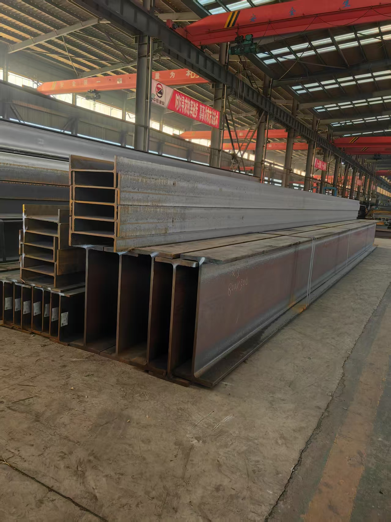 شعاع علوي من الصلب H-Beam مخصص من المصنع مباشرة لخدمات لحام القطع والانحناء المدرفلة على الساخن للصلب الإنشائي التفاصيل المتضمنة