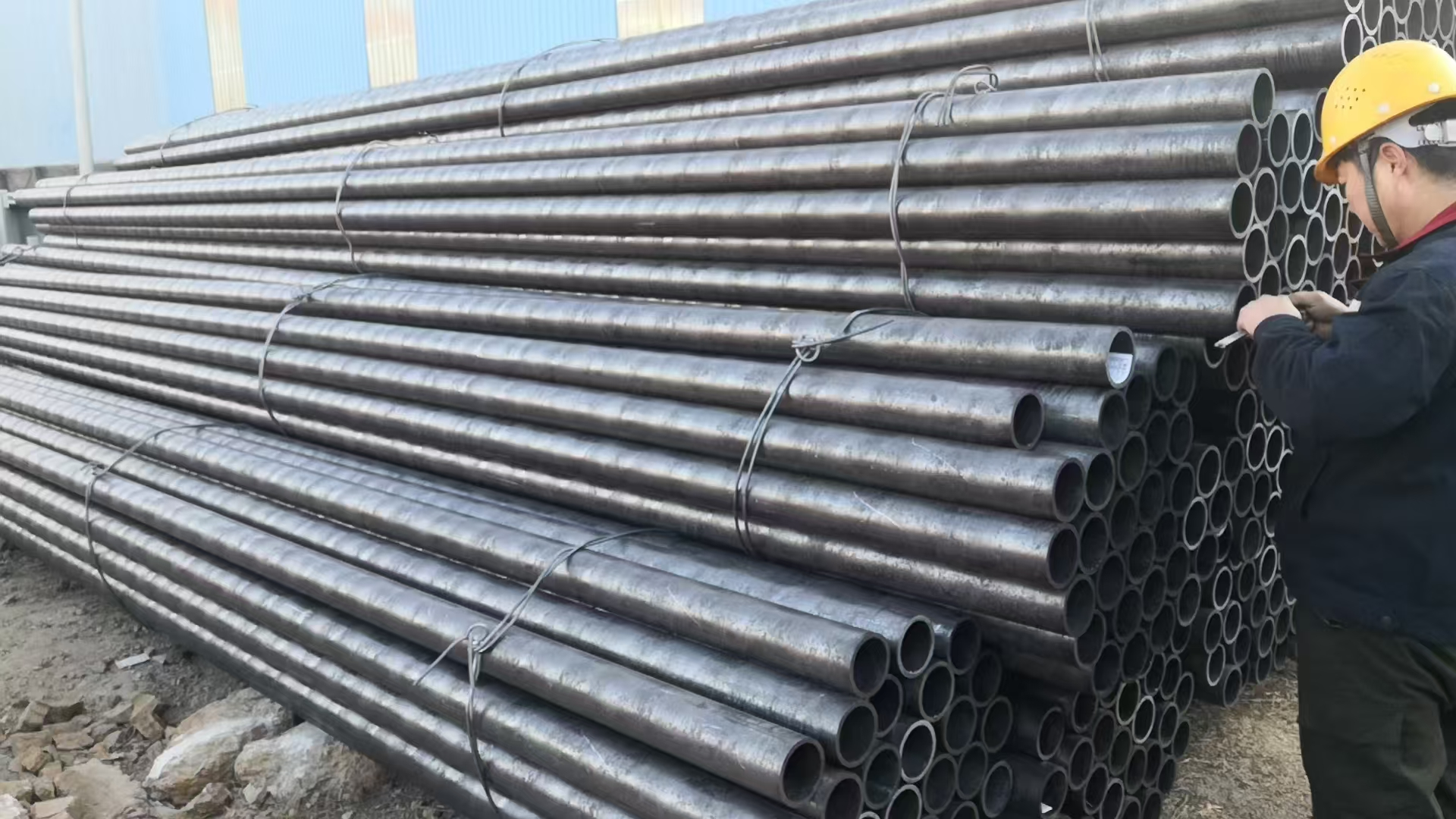Pinakamabentang 12m Carbon Steel Seamless Pipe para sa Drill Oil API Structure Applications supplier